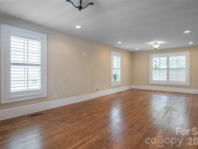 240 Beaumont Street, Asheville, NC 28801.  MLS# CAR4406794, YatesRealty ID 41291. 