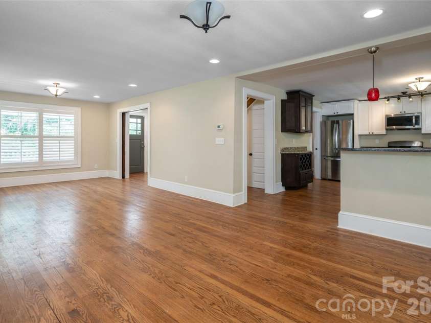 240 Beaumont Street, Asheville, NC 28801.  MLS# CAR4406794, YatesRealty ID 41291. 