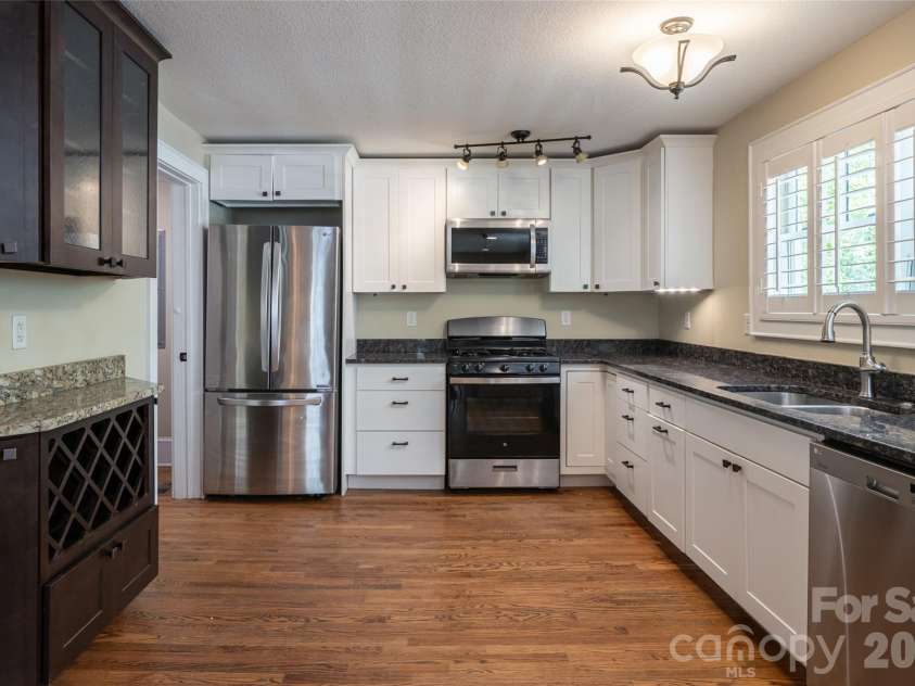 240 Beaumont Street, Asheville, NC 28801.  MLS# CAR4406794, YatesRealty ID 41291. 