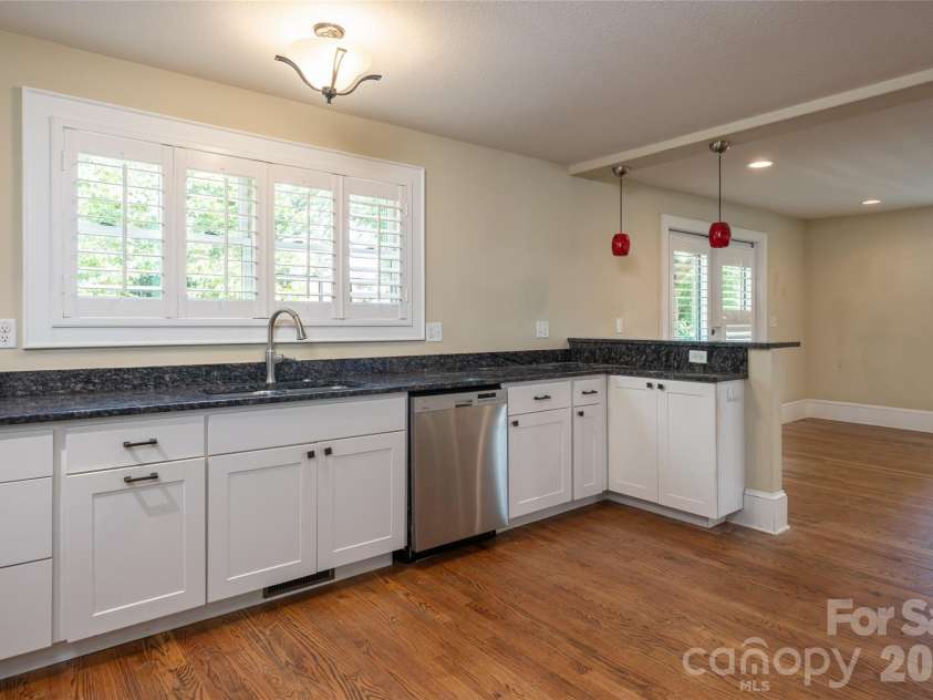 240 Beaumont Street, Asheville, NC 28801.  MLS# CAR4406794, YatesRealty ID 41291. 