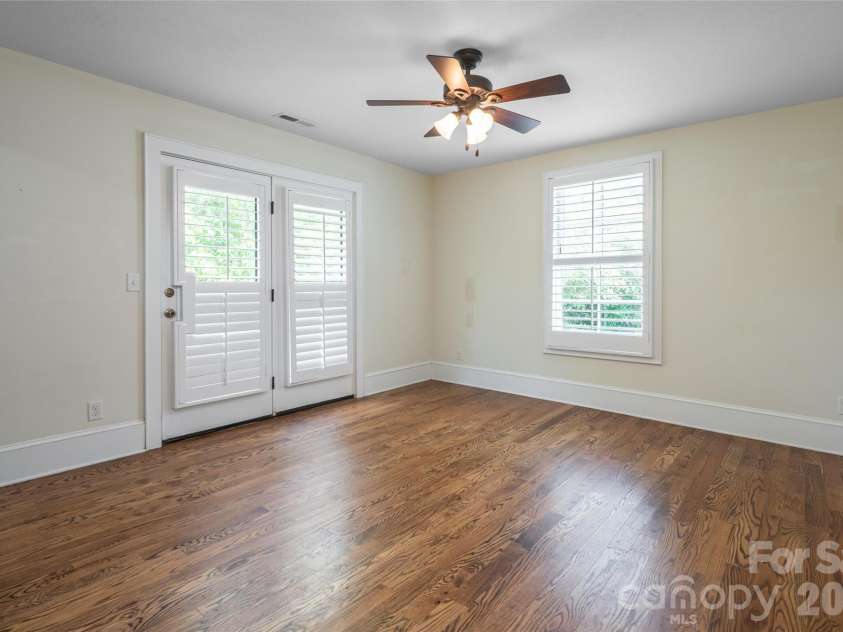 240 Beaumont Street, Asheville, NC 28801.  MLS# CAR4406794, YatesRealty ID 41291. 