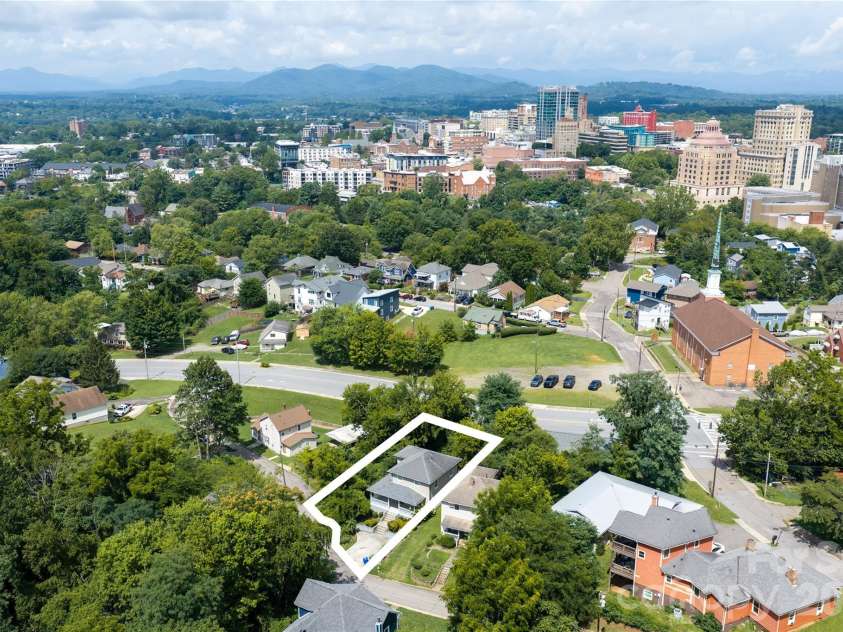 240 Beaumont Street, Asheville, NC 28801.  MLS# CAR4406794, YatesRealty ID 41291. 