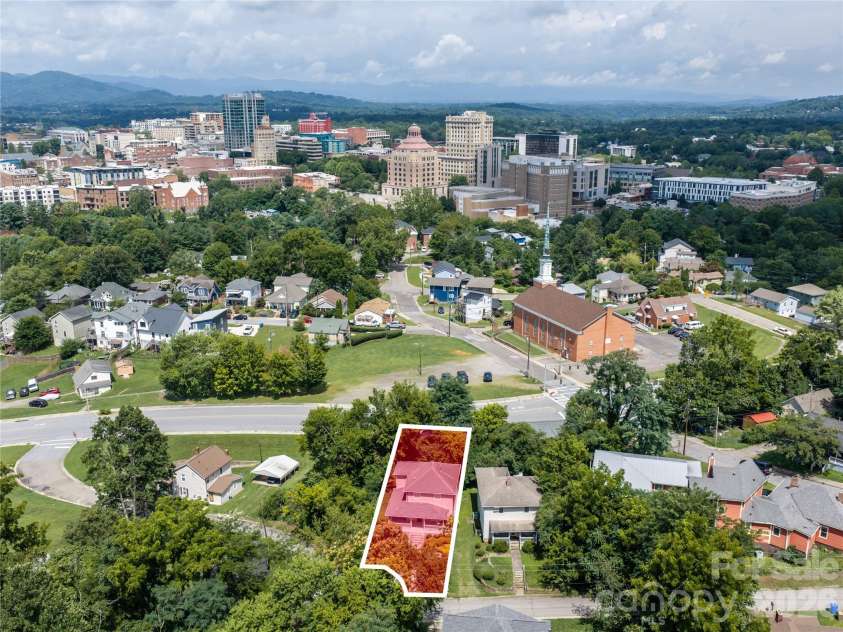 240 Beaumont Street, Asheville, NC 28801.  MLS# CAR4406794, YatesRealty ID 41291. 