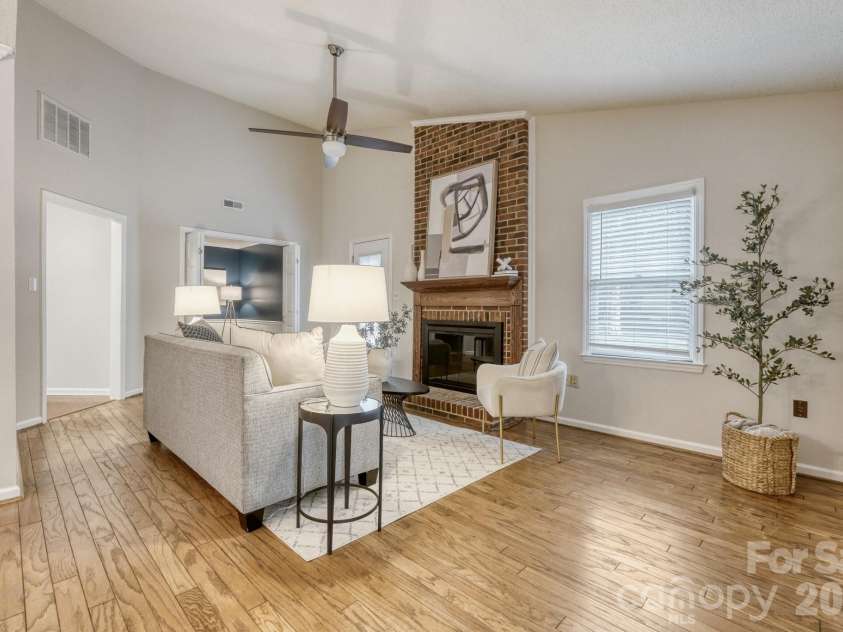 7333 Carrbridge Lane, Charlotte, NC 28226.  MLS# CAR4408852, YatesRealty ID 41294. 