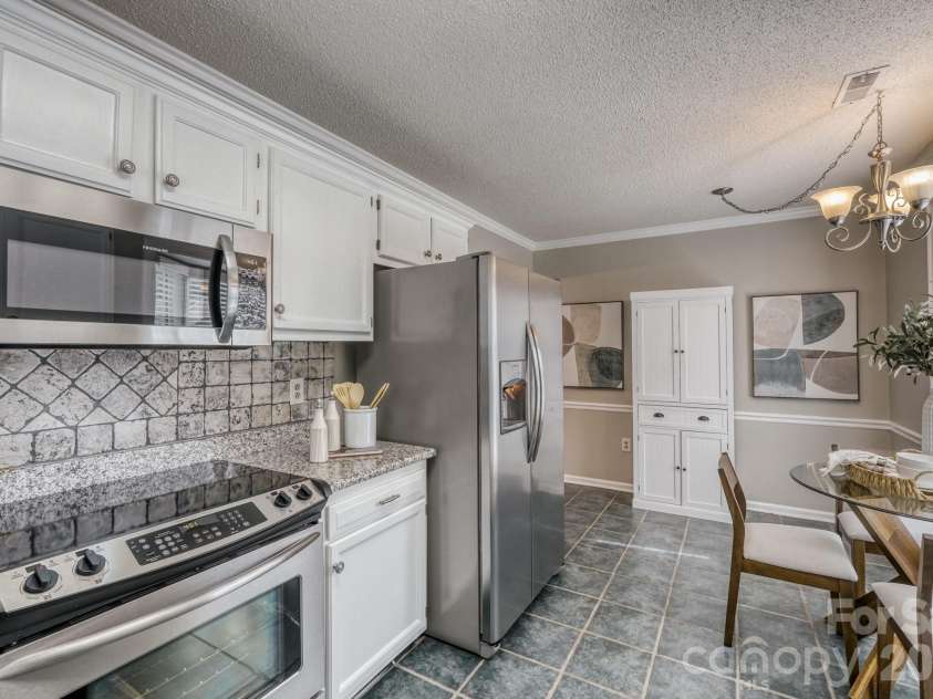 7333 Carrbridge Lane, Charlotte, NC 28226.  MLS# CAR4408852, YatesRealty ID 41294. 