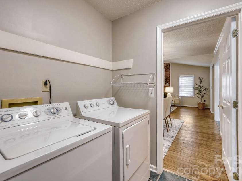 7333 Carrbridge Lane, Charlotte, NC 28226.  MLS# CAR4408852, YatesRealty ID 41294. 