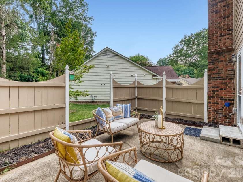 7333 Carrbridge Lane, Charlotte, NC 28226.  MLS# CAR4408852, YatesRealty ID 41294. 