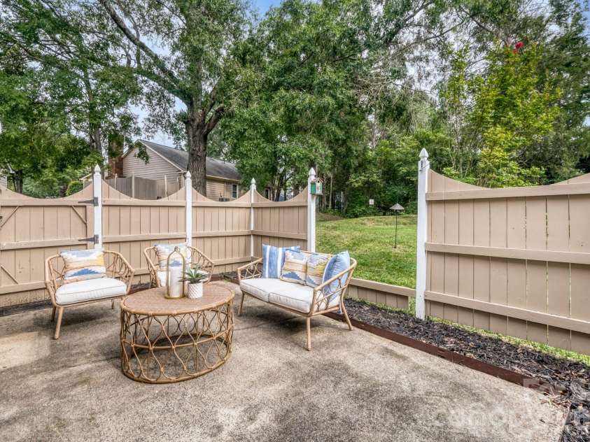 7333 Carrbridge Lane, Charlotte, NC 28226.  MLS# CAR4408852, YatesRealty ID 41294. 