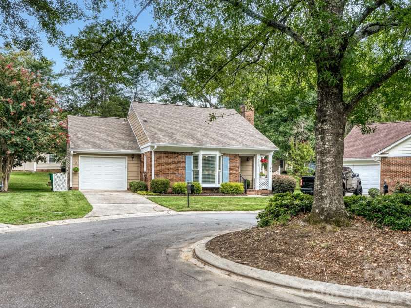7333 Carrbridge Lane, Charlotte, NC 28226.  MLS# CAR4408852, YatesRealty ID 41294. 