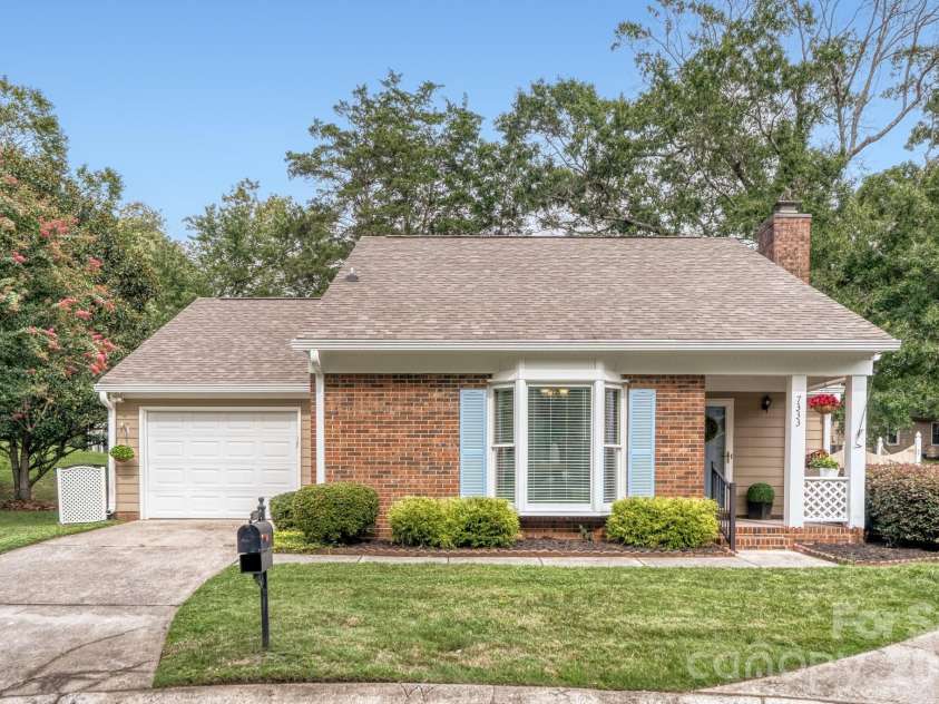 7333 Carrbridge Lane, Charlotte, NC 28226.  MLS# CAR4408852, YatesRealty ID 41294. 