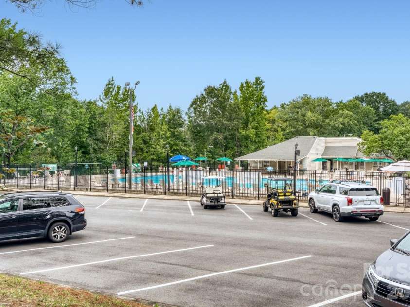 7333 Carrbridge Lane, Charlotte, NC 28226.  MLS# CAR4408852, YatesRealty ID 41294. Community Pool