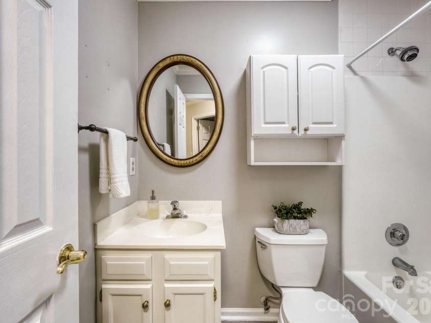 7333 Carrbridge Lane, Charlotte, NC 28226.  MLS# CAR4408852, YatesRealty ID 41294. Full bath