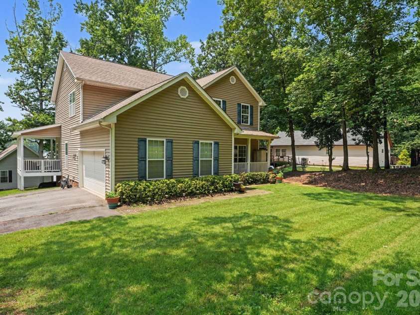 128 La Agua Lane, Troutman, NC 28166.  MLS# CAR4406062, YatesRealty ID 41295. 