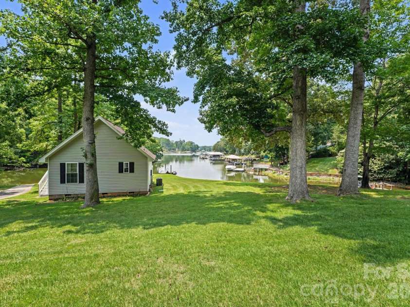 128 La Agua Lane, Troutman, NC 28166.  MLS# CAR4406062, YatesRealty ID 41295. 