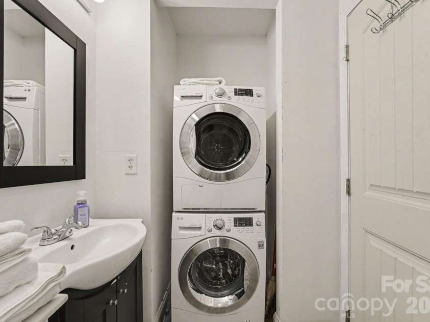 128 La Agua Lane, Troutman, NC 28166.  MLS# CAR4406062, YatesRealty ID 41295. Cottage bathroom