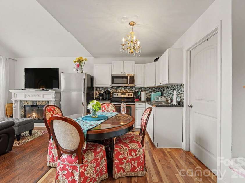 128 La Agua Lane, Troutman, NC 28166.  MLS# CAR4406062, YatesRealty ID 41295. Cottage kitchen