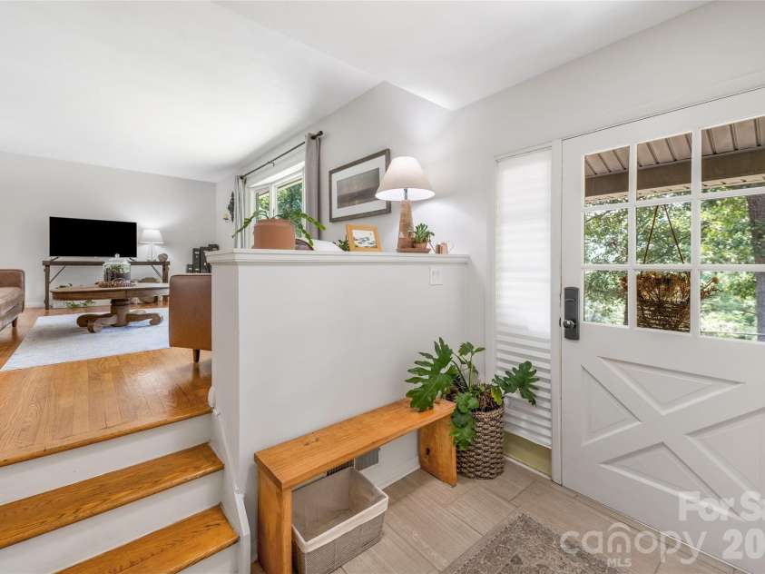 13 Rolling View Drive, Asheville, NC 28805.  MLS# CAR4378047, YatesRealty ID 41299. 