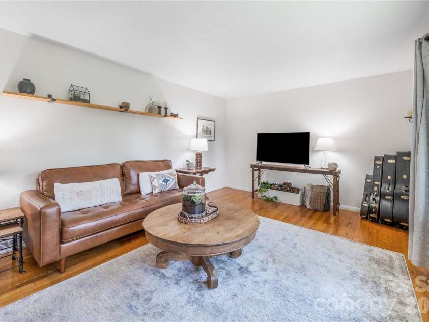 13 Rolling View Drive, Asheville, NC 28805.  MLS# CAR4378047, YatesRealty ID 41299. 