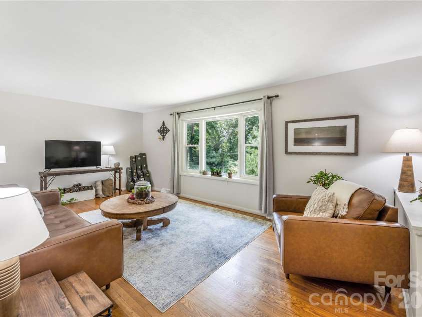 13 Rolling View Drive, Asheville, NC 28805.  MLS# CAR4378047, YatesRealty ID 41299. 