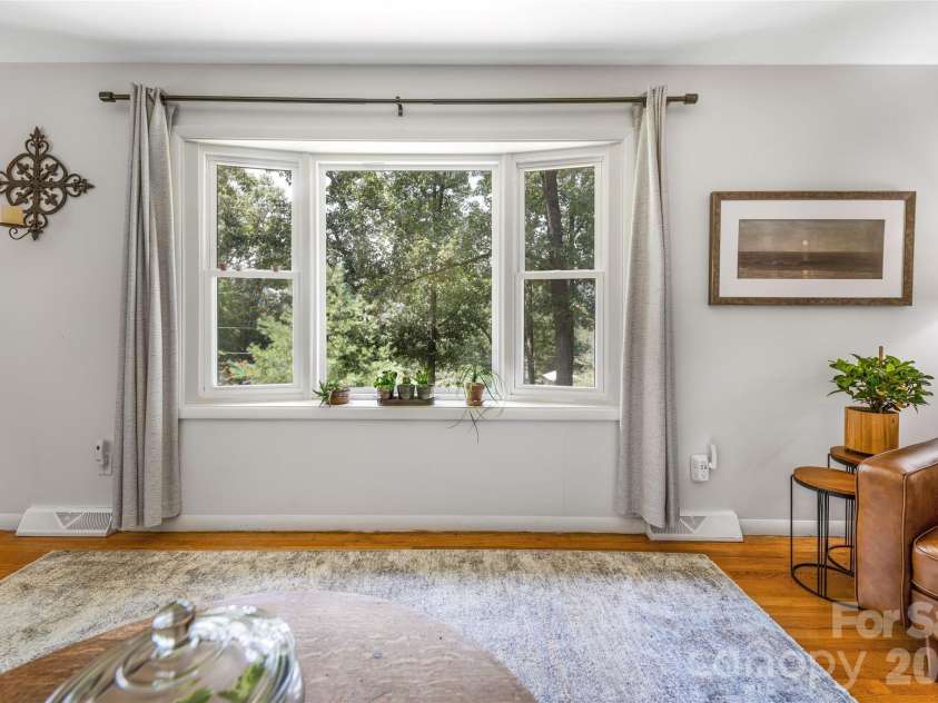 13 Rolling View Drive, Asheville, NC 28805.  MLS# CAR4378047, YatesRealty ID 41299. 
