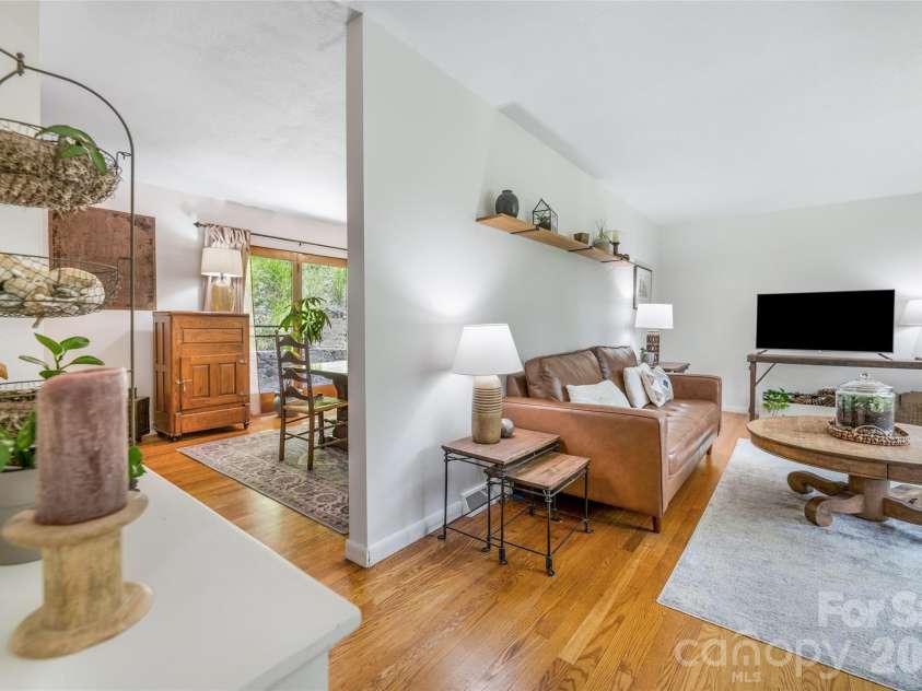 13 Rolling View Drive, Asheville, NC 28805.  MLS# CAR4378047, YatesRealty ID 41299. 