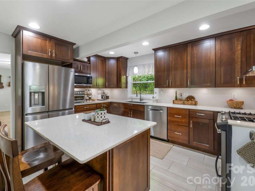 13 Rolling View Drive, Asheville, NC 28805.  MLS# CAR4378047, YatesRealty ID 41299. 