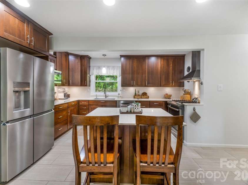 13 Rolling View Drive, Asheville, NC 28805.  MLS# CAR4378047, YatesRealty ID 41299. 