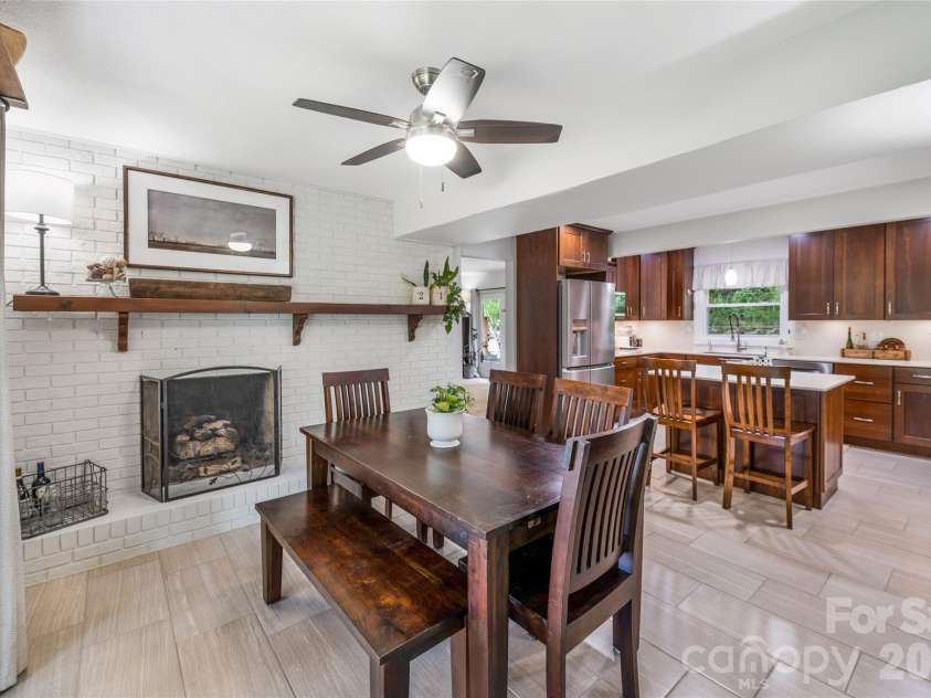 13 Rolling View Drive, Asheville, NC 28805.  MLS# CAR4378047, YatesRealty ID 41299. 