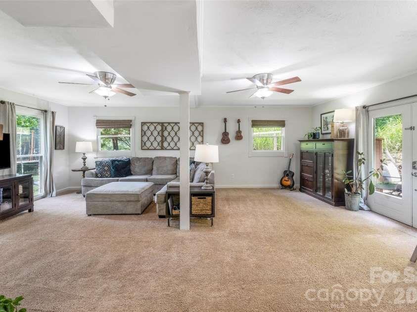 13 Rolling View Drive, Asheville, NC 28805.  MLS# CAR4378047, YatesRealty ID 41299. 