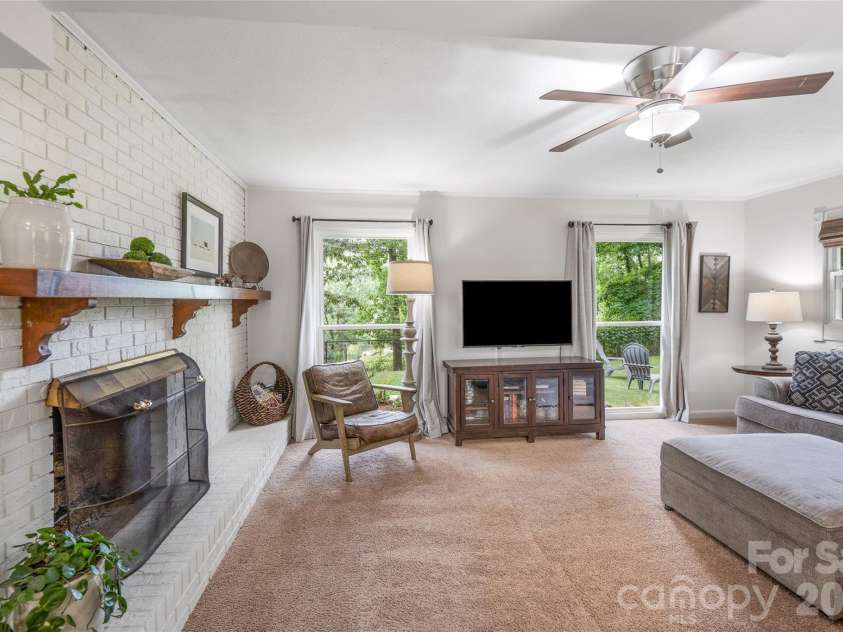 13 Rolling View Drive, Asheville, NC 28805.  MLS# CAR4378047, YatesRealty ID 41299. 