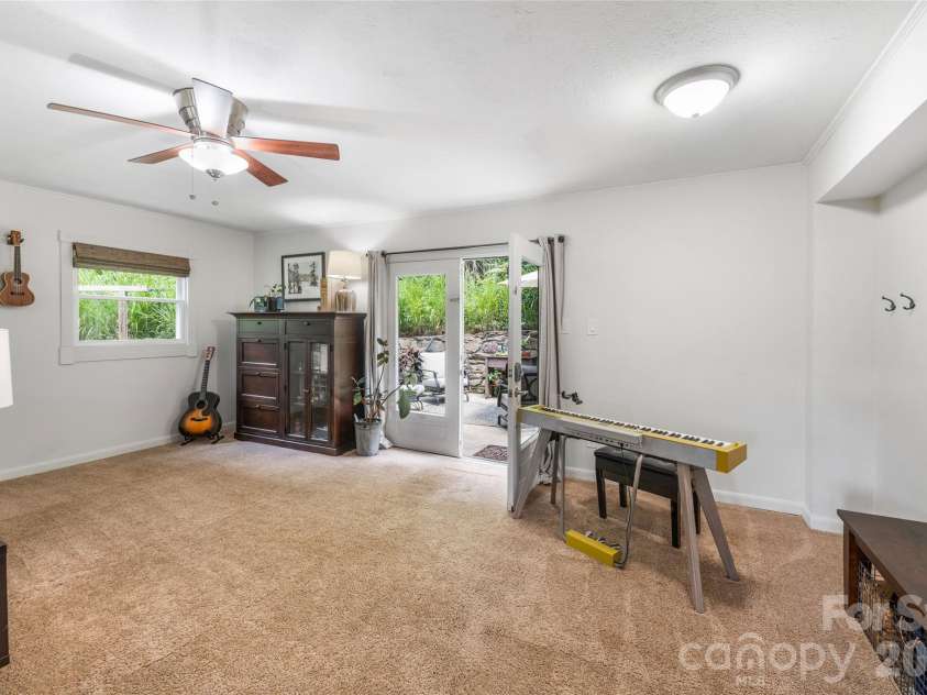 13 Rolling View Drive, Asheville, NC 28805.  MLS# CAR4378047, YatesRealty ID 41299. 