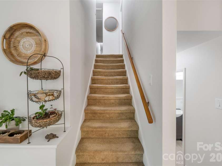 13 Rolling View Drive, Asheville, NC 28805.  MLS# CAR4378047, YatesRealty ID 41299. 