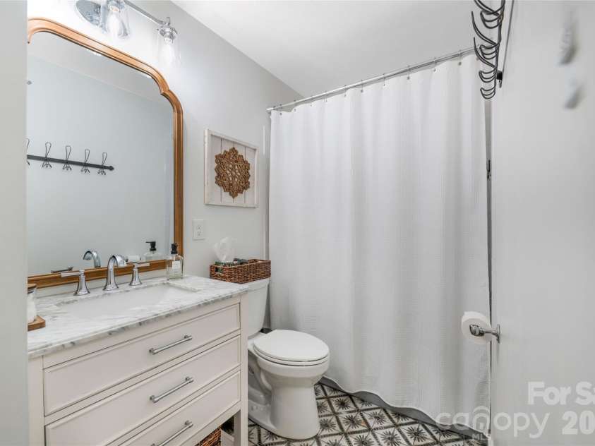 13 Rolling View Drive, Asheville, NC 28805.  MLS# CAR4378047, YatesRealty ID 41299. 