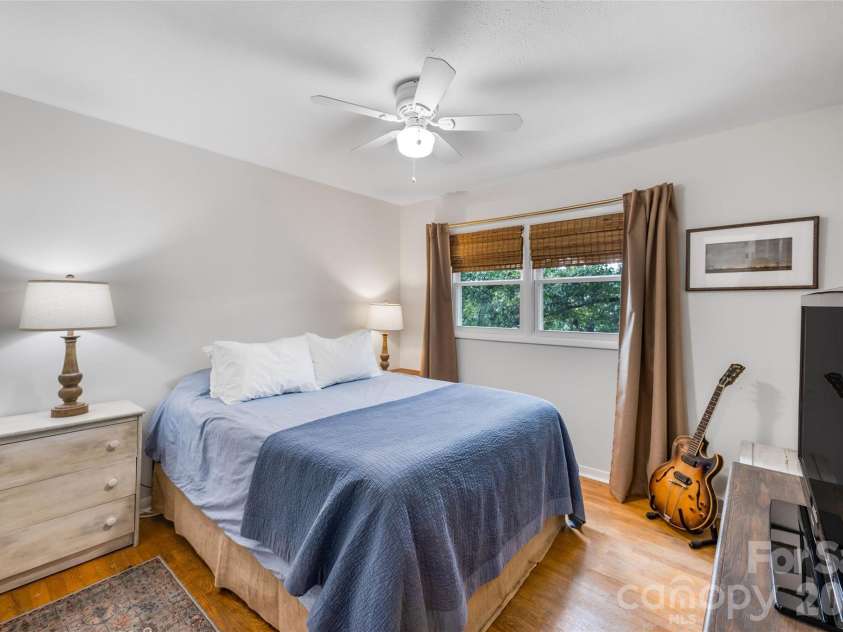 13 Rolling View Drive, Asheville, NC 28805.  MLS# CAR4378047, YatesRealty ID 41299. 