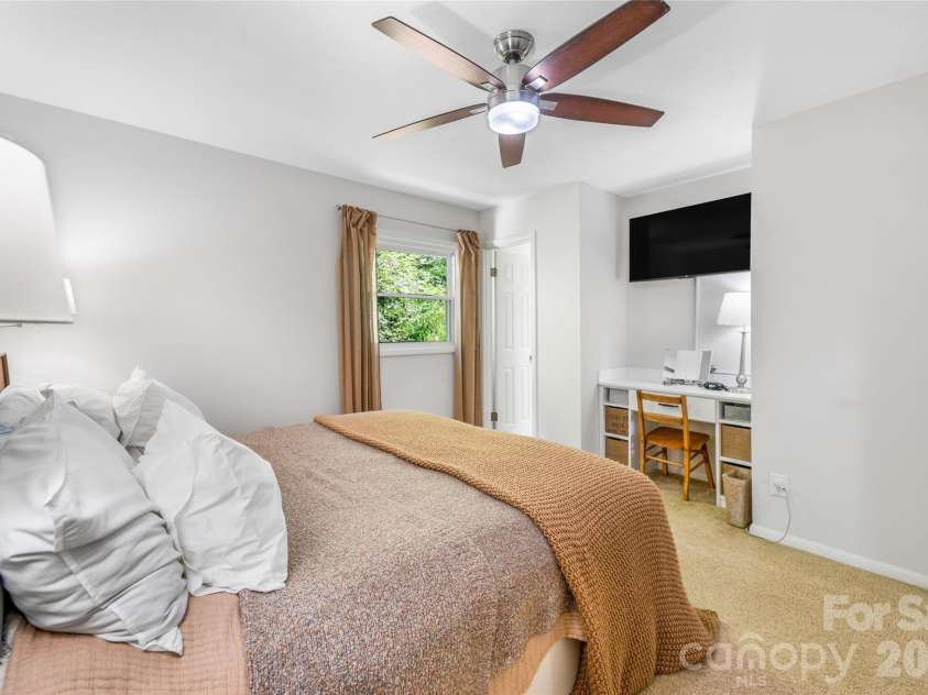 13 Rolling View Drive, Asheville, NC 28805.  MLS# CAR4378047, YatesRealty ID 41299. 