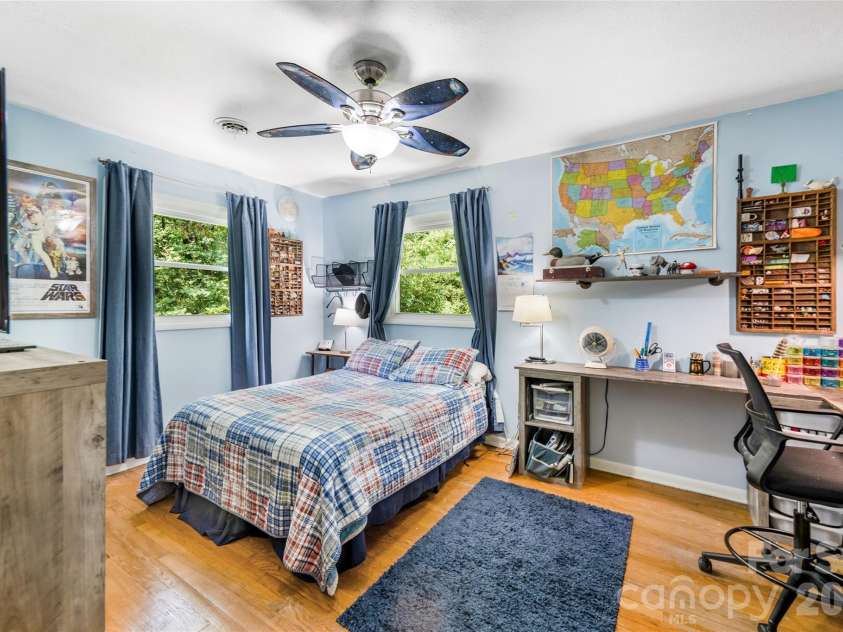 13 Rolling View Drive, Asheville, NC 28805.  MLS# CAR4378047, YatesRealty ID 41299. 