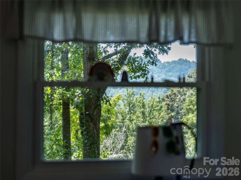 13 Rolling View Drive, Asheville, NC 28805.  MLS# CAR4378047, YatesRealty ID 41299. 