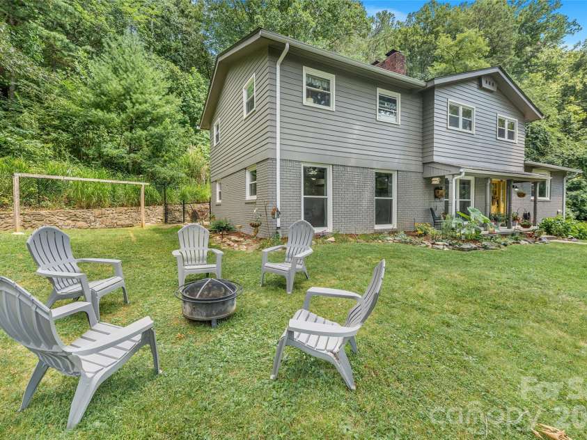 13 Rolling View Drive, Asheville, NC 28805.  MLS# CAR4378047, YatesRealty ID 41299. 