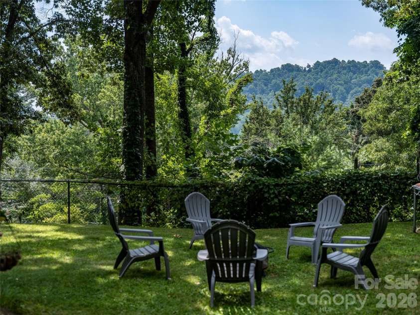 13 Rolling View Drive, Asheville, NC 28805.  MLS# CAR4378047, YatesRealty ID 41299. 