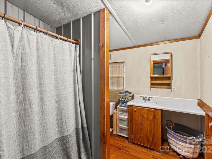 338 Piney Grove Road, Harmony, NC 28634.  MLS# CAR4329869, YatesRealty ID 4130. 