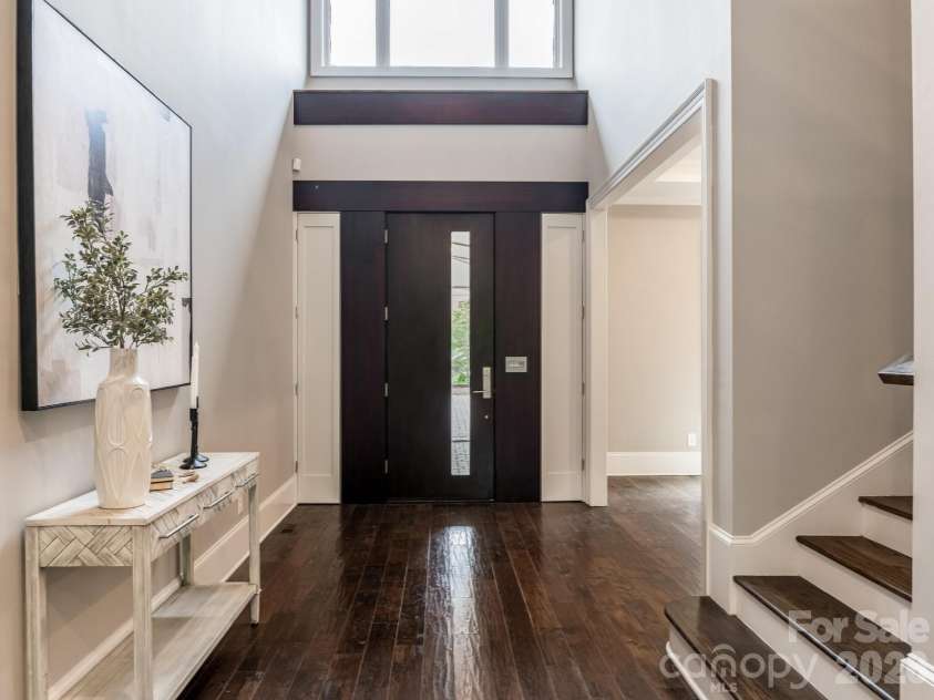 2011 Sharon Avenue, Charlotte, NC 28211.  MLS# CAR4409632, YatesRealty ID 41300. Foyer