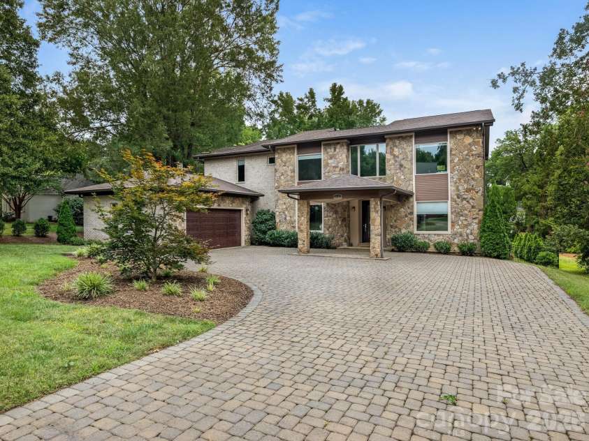 2011 Sharon Avenue, Charlotte, NC 28211.  MLS# CAR4409632, YatesRealty ID 41300. Front Exterior
