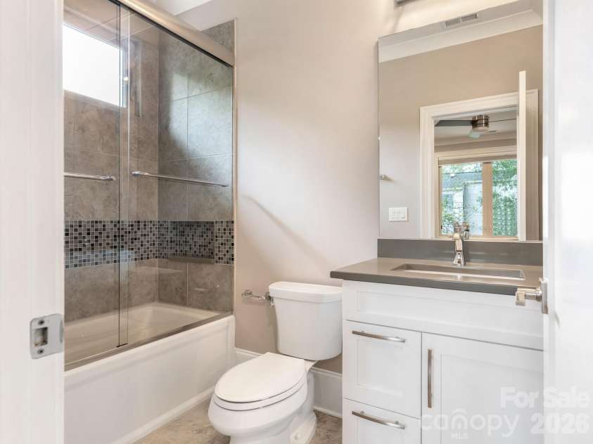 2011 Sharon Avenue, Charlotte, NC 28211.  MLS# CAR4409632, YatesRealty ID 41300. Full Bath 3