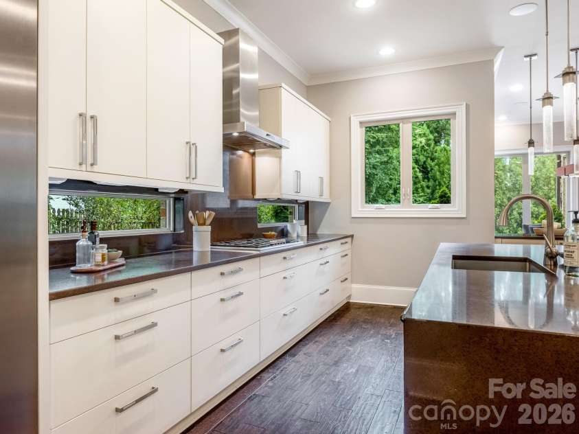 2011 Sharon Avenue, Charlotte, NC 28211.  MLS# CAR4409632, YatesRealty ID 41300. Kitchen