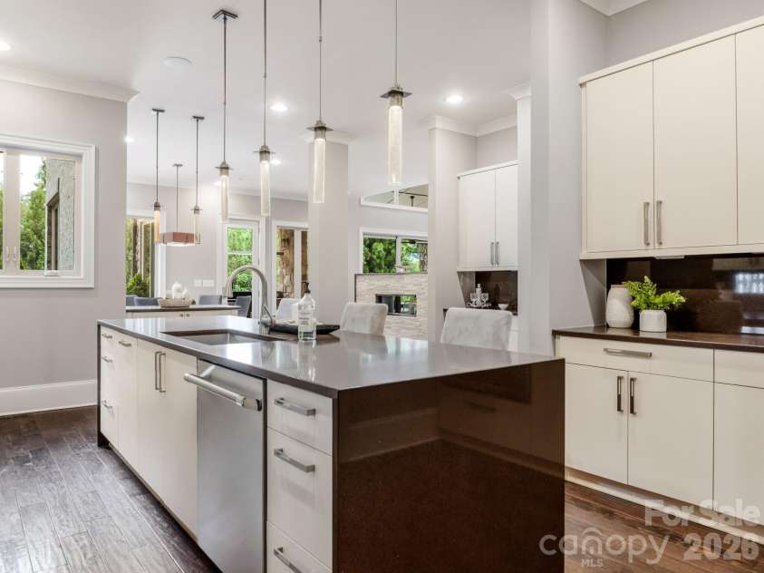 2011 Sharon Avenue, Charlotte, NC 28211.  MLS# CAR4409632, YatesRealty ID 41300. Kitchen