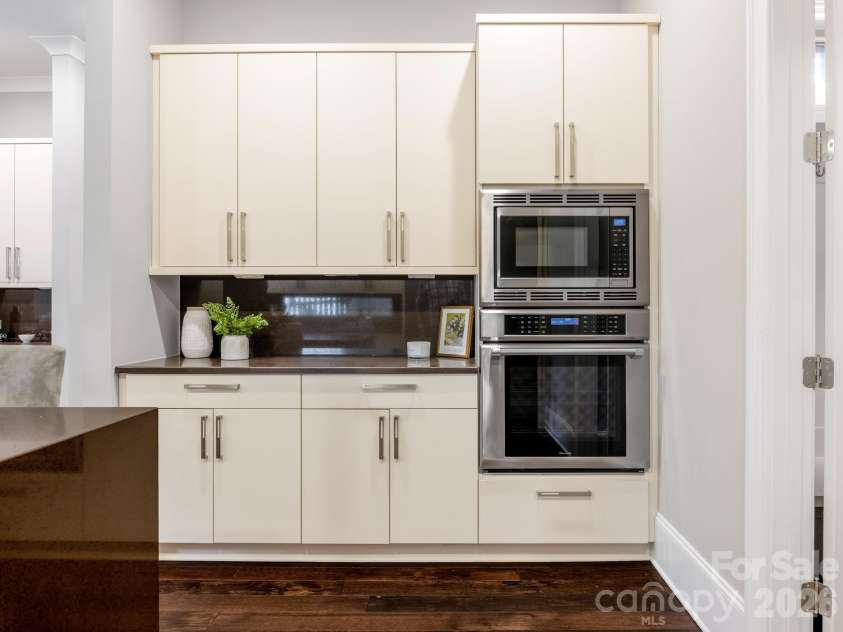 2011 Sharon Avenue, Charlotte, NC 28211.  MLS# CAR4409632, YatesRealty ID 41300. Kitchen