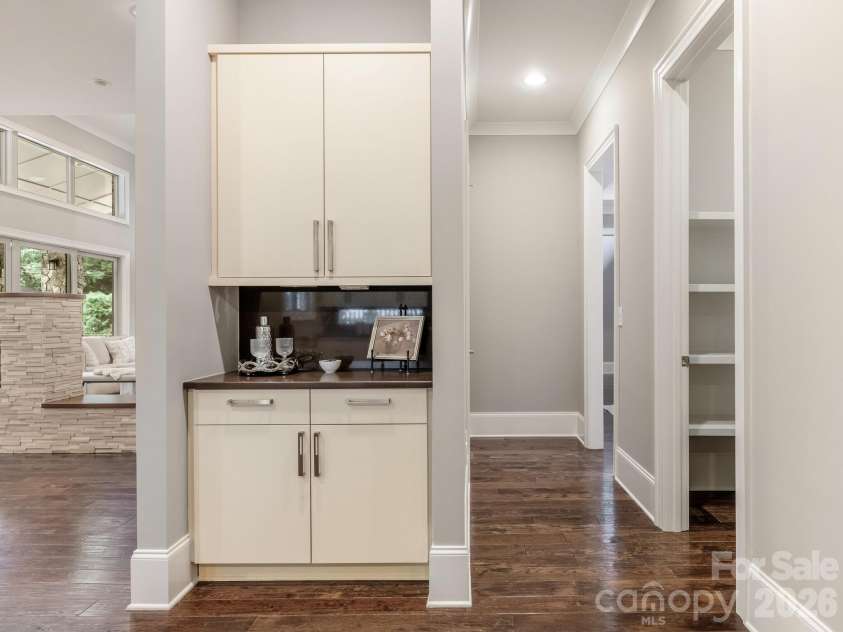 2011 Sharon Avenue, Charlotte, NC 28211.  MLS# CAR4409632, YatesRealty ID 41300. Kitchen
