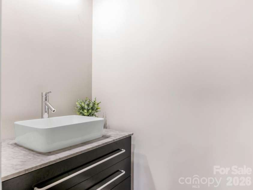 2011 Sharon Avenue, Charlotte, NC 28211.  MLS# CAR4409632, YatesRealty ID 41300. Powder Room