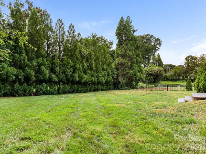 2011 Sharon Avenue, Charlotte, NC 28211.  MLS# CAR4409632, YatesRealty ID 41300. Rear Yard
