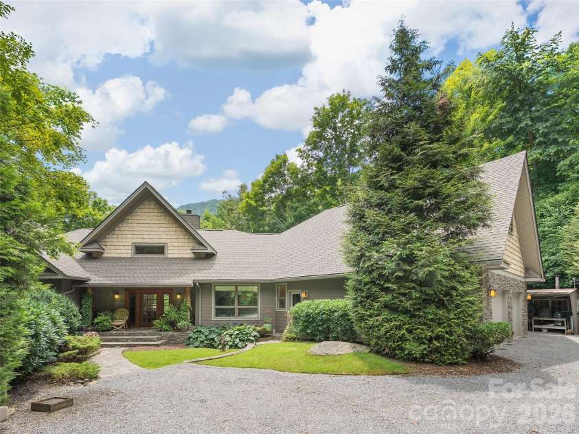 515 Flying Hawk Trail, Waynesville, NC 28786.  MLS# CAR4409862, YatesRealty ID 41304. 